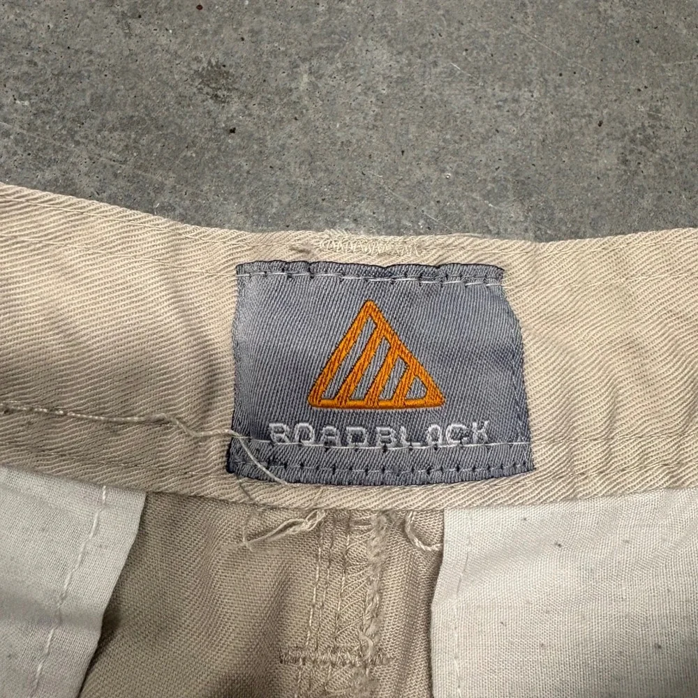 Vintage Y2K/2000a Roadblock Mens Tan Khaki Cargo Shorts Size 30 Baggy Skater 90s